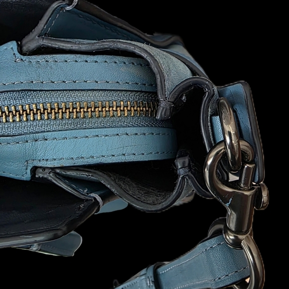 Coach Swagger With Tea Roses - Picture 14 of 15